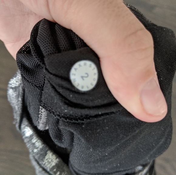 Metallic Lulu Energy Bra 🥰 - Picture 5 of 7